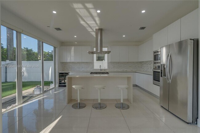 Building Photo - 9870 NW 74th Terrace