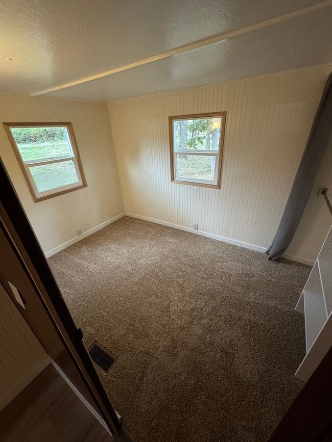 Building Photo - Dawn Ln Properties