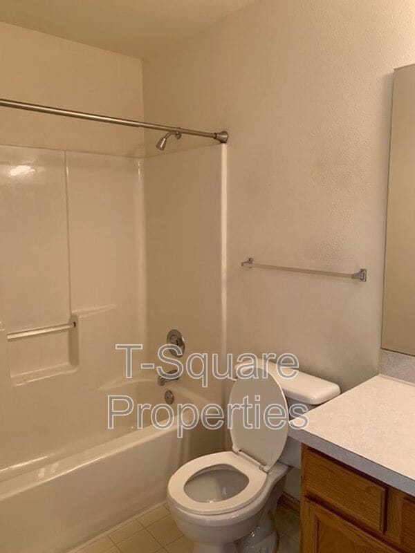 Building Photo - 15815 Admiralty Way