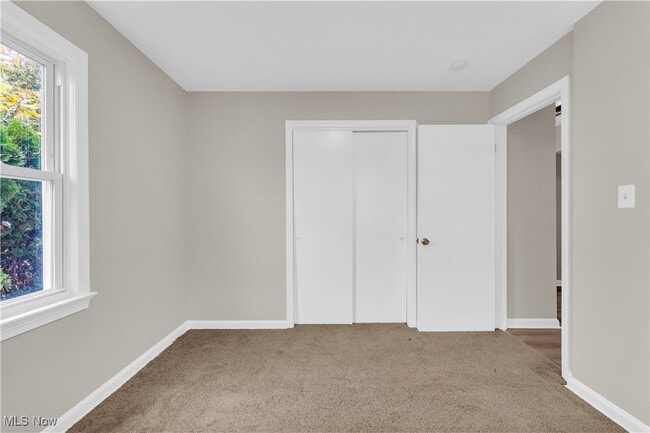 Building Photo - 20160 Beachview Dr