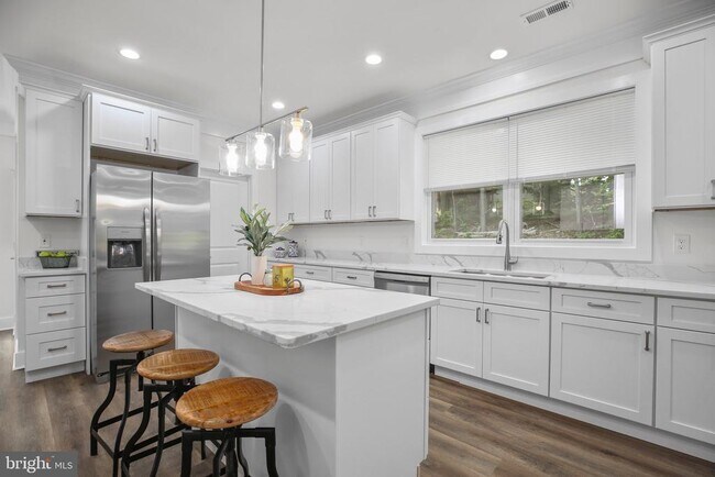 Building Photo - 10302 Laurel Ridge Way