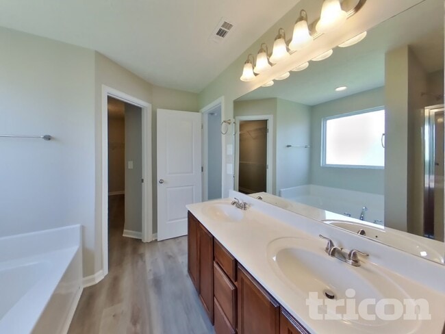 Building Photo - 1109 Shallowbrook Trail S