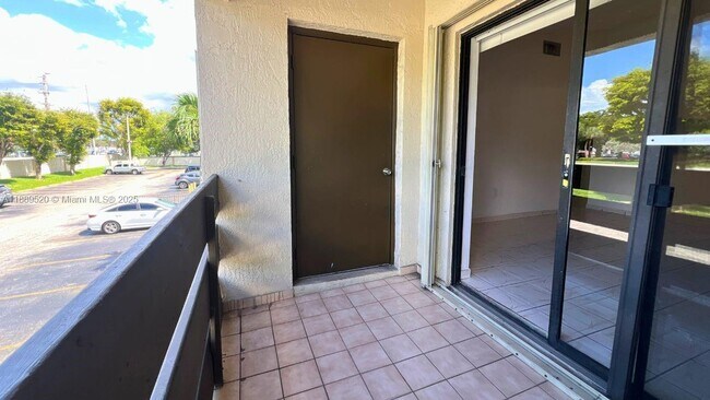 Building Photo - 8811 SW 123rd Ct