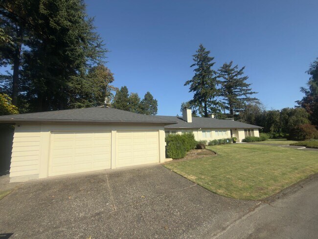 Building Photo - 3900 SW 75th Ave