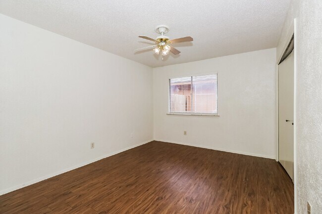 Building Photo - 323 W William Cannon Dr