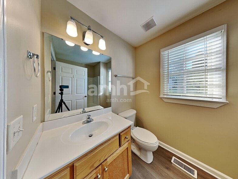 Building Photo - 1009 Bren Village Ct