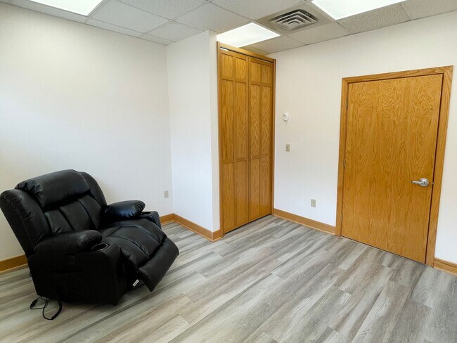 Building Photo - 1920 Monroe St