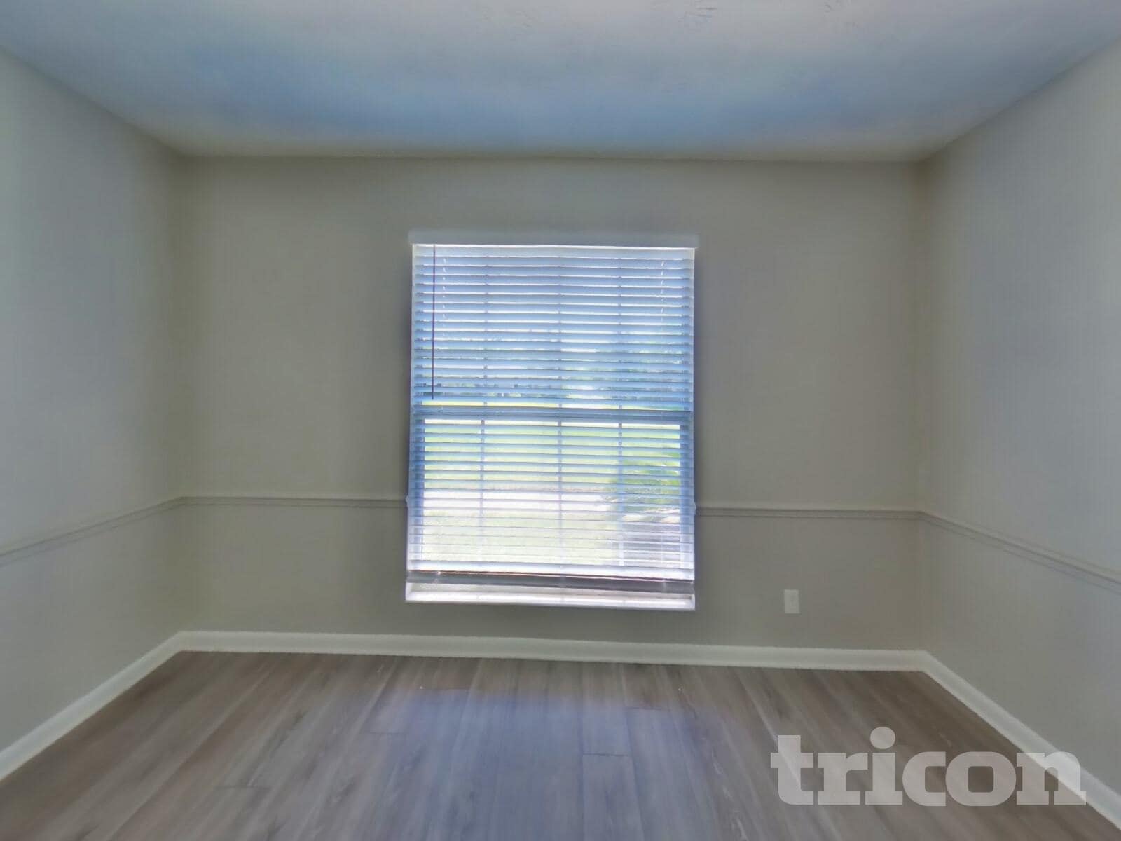 Building Photo - 671 Custer Cir