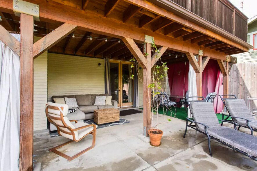 Building Photo - 966 Manzanita St
