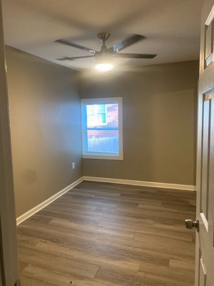 Building Photo - 319 Burns St SE