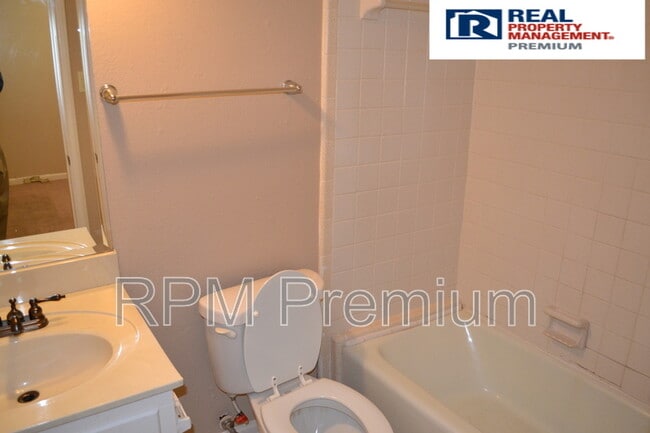 Building Photo - 807 Chipley St