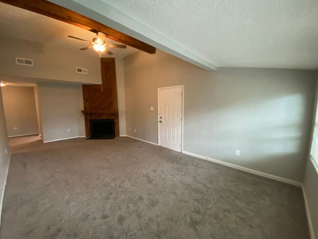 Building Photo - 1 bed 1 bath unit for rent in Dallas!