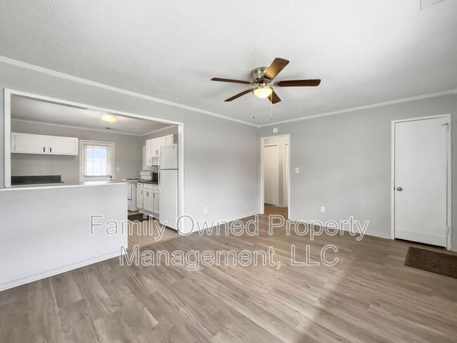 Building Photo - 5805 Chaucer Dr