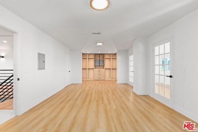 Building Photo - 2522 Armacost Ave