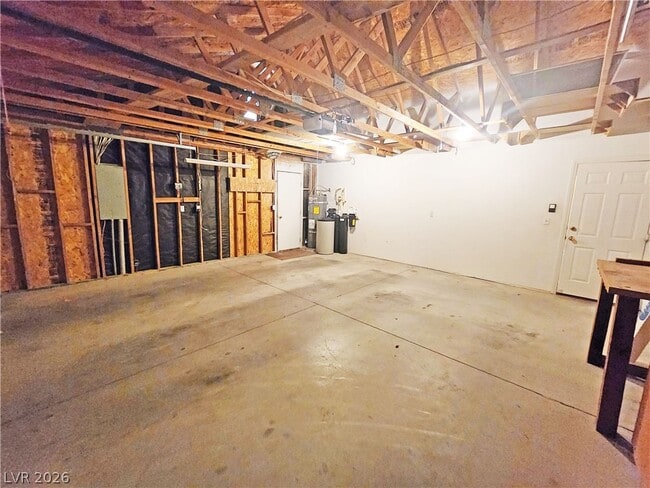 Building Photo - 380 Round Up Ct