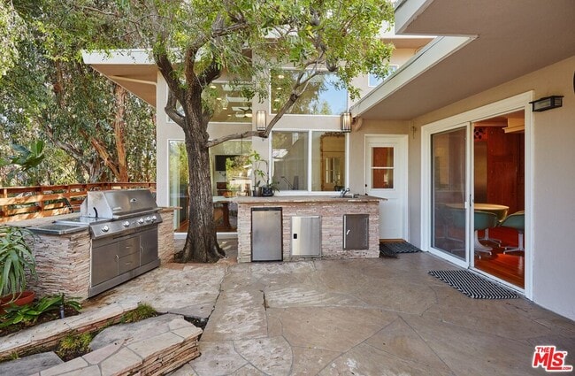 Building Photo - 1104 Casiano Rd