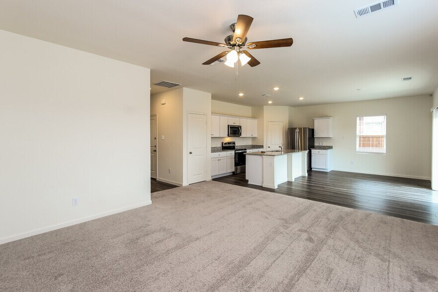 Building Photo - 1818 Sandlin Dr