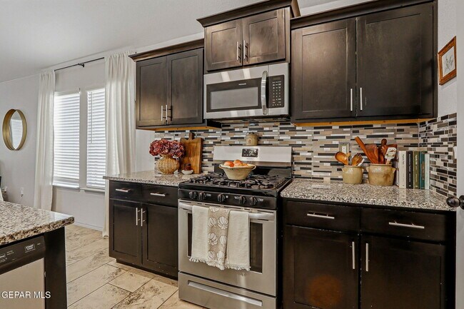 Building Photo - 14905 Tierra Escape Ave