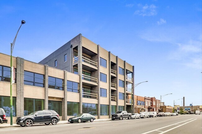 Building Photo - 2827 N Clybourn Ave