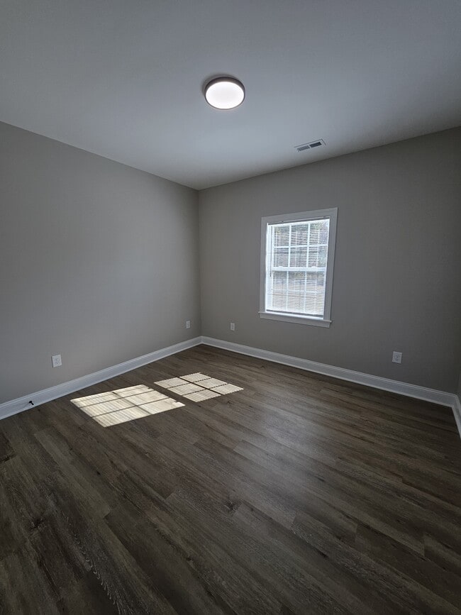 Building Photo - 1045 Oberry Rd