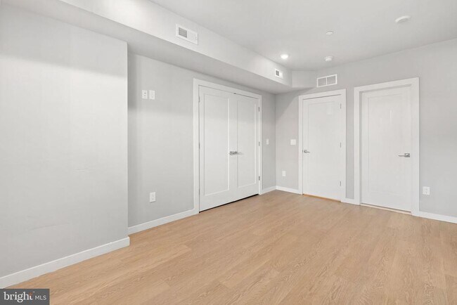 Building Photo - 2142 Master St