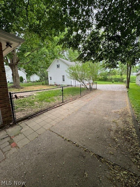 Building Photo - 37824 Park Ave