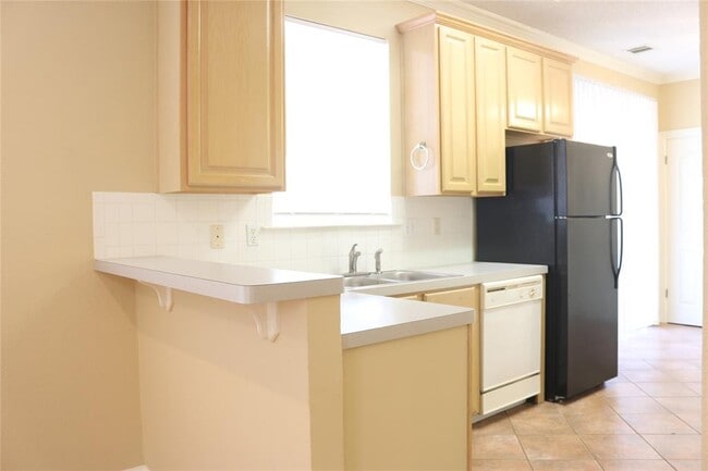 Building Photo - 8408 Siskin Cove