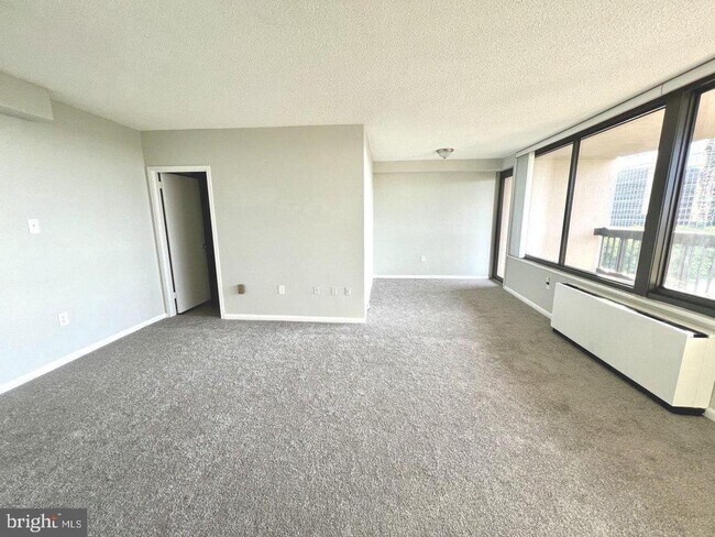 Building Photo - 3701 S George Mason Dr