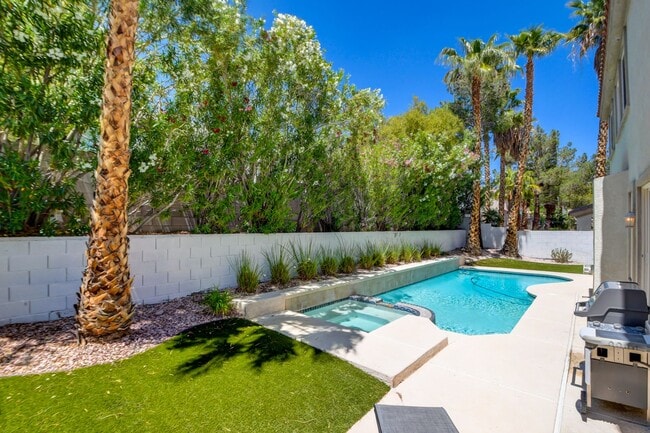 Building Photo - Rhodes Ranch Luxury Home with Pool