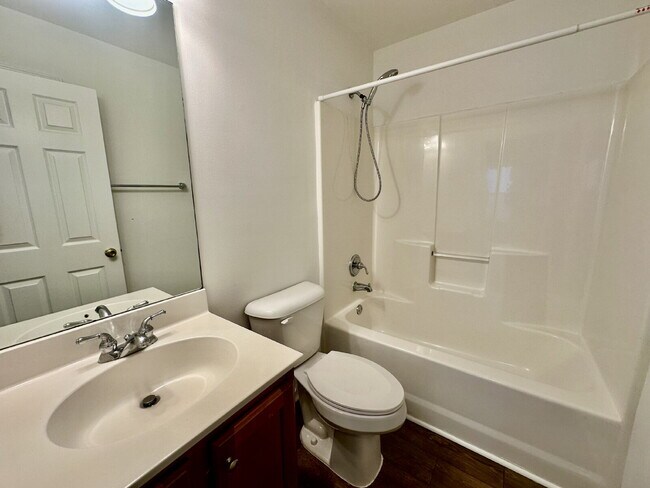 Building Photo - Four Bedroom, End Unit Townhome in the Farm!