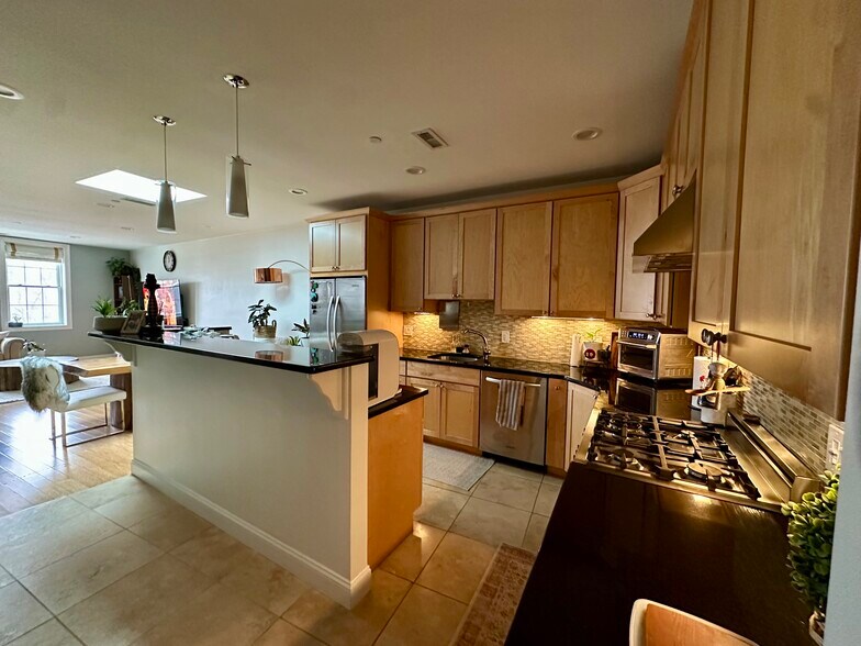 Building Photo - 30 High St