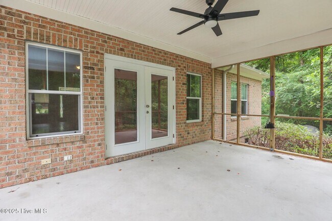 Building Photo - Rental Avail in Olde Point!