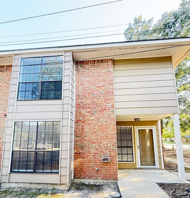 Building Photo - 10125 Ballina Ave