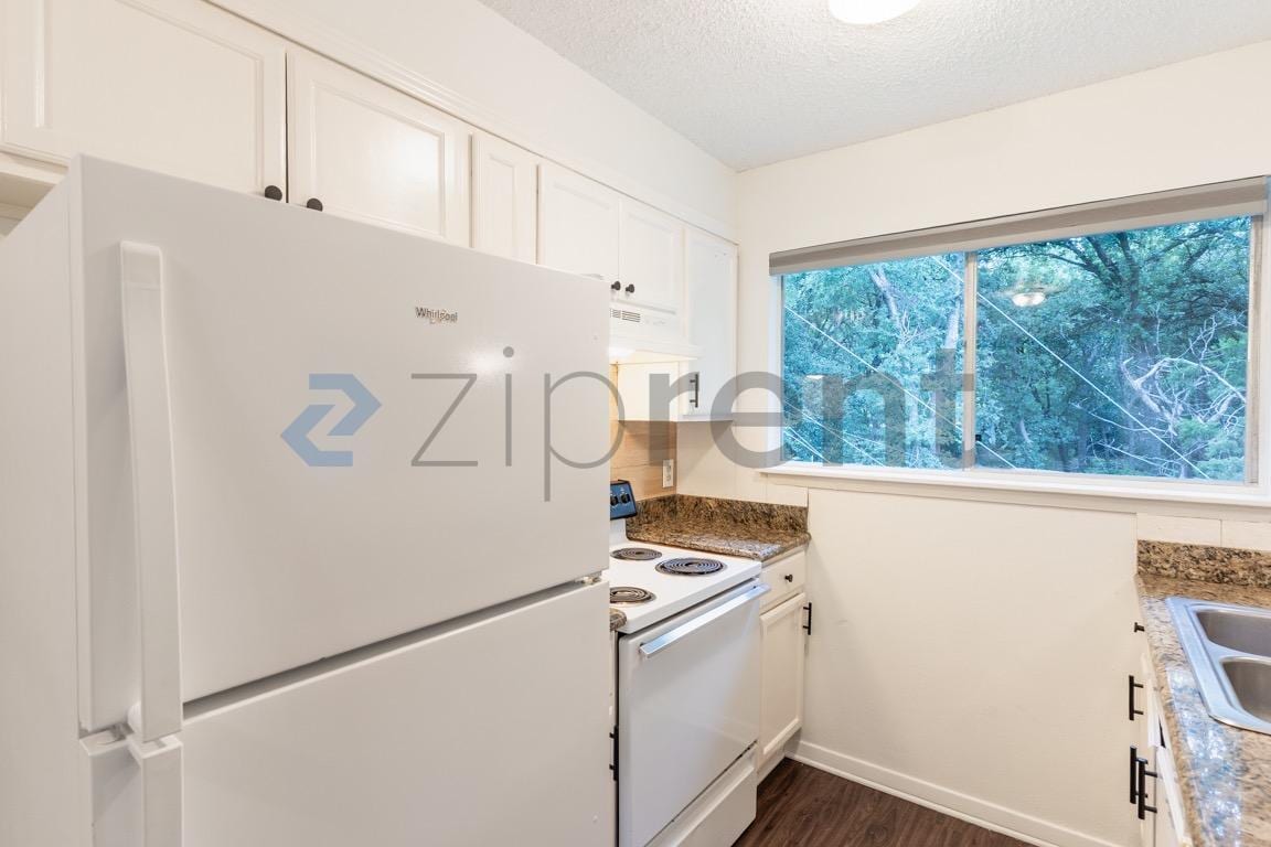 Building Photo - Unit C