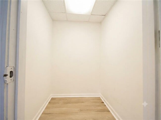 Building Photo - 3470 Clubland Dr