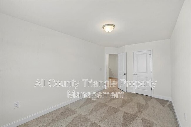 Building Photo - 2105 Nandina Trl