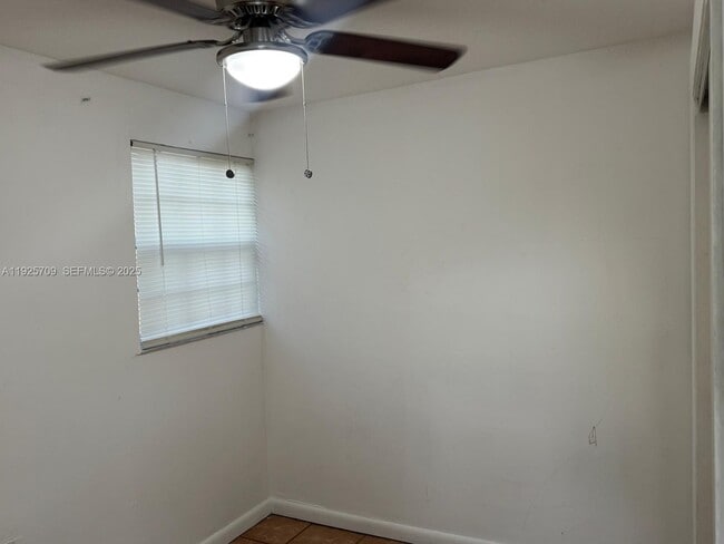 Building Photo - 4610 SW 116th Ave