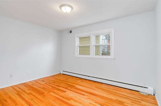 Building Photo - 145 Hobart Ave