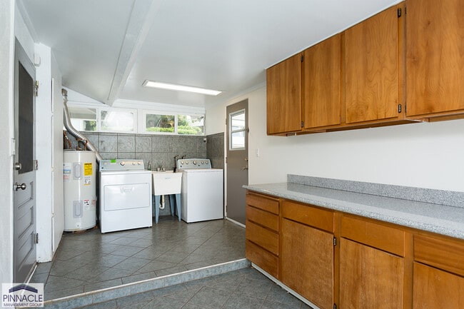 Building Photo - 44-703-703 Alakai St