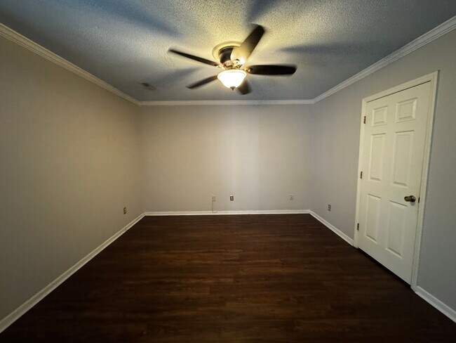 Building Photo - 135 Chrisfield Cir