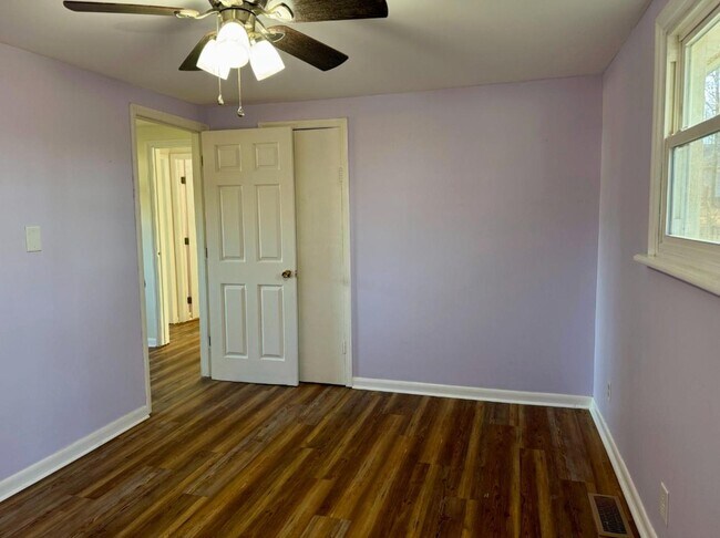 Building Photo - 2516 Hinson Rd