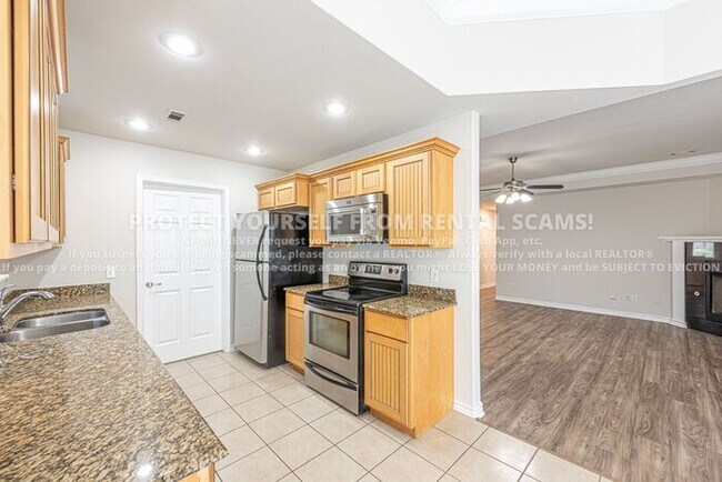 Building Photo - 1674 N Hazeltine Dr