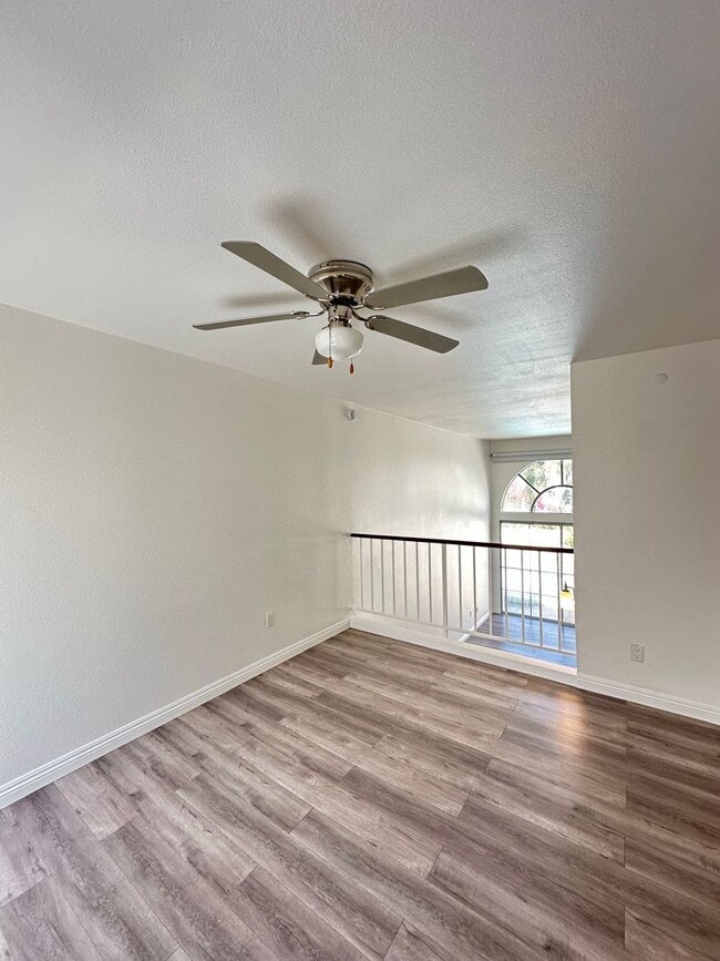 Building Photo - 5455 Sylmar Ave