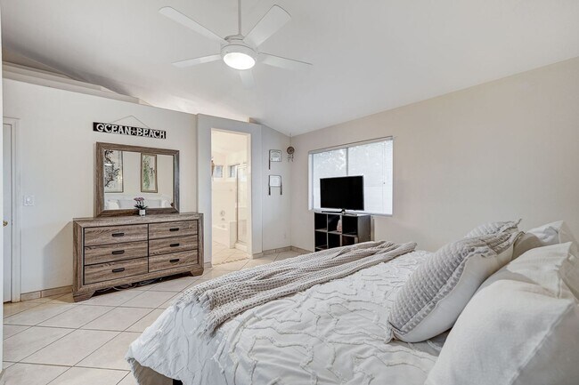 Building Photo - Henderson Single-Story Gem with Gas Firepl...