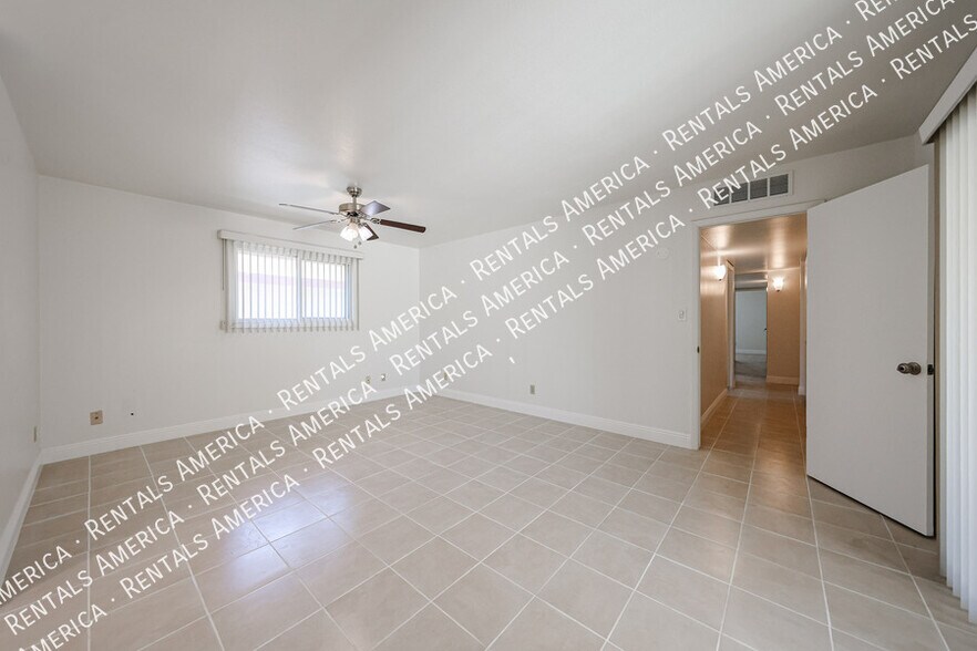 Building Photo - 935 E Wesleyan Dr