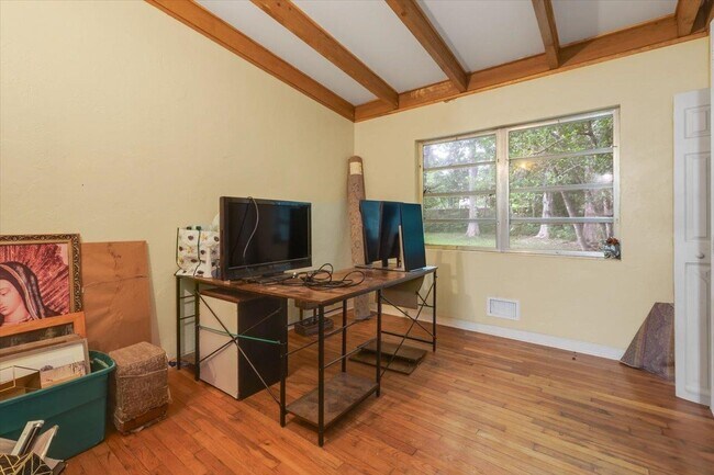 Building Photo - 1612 Hasosaw Nene