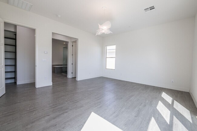 Building Photo - Luxury Living in Inspirada’s Gated Escala Community!