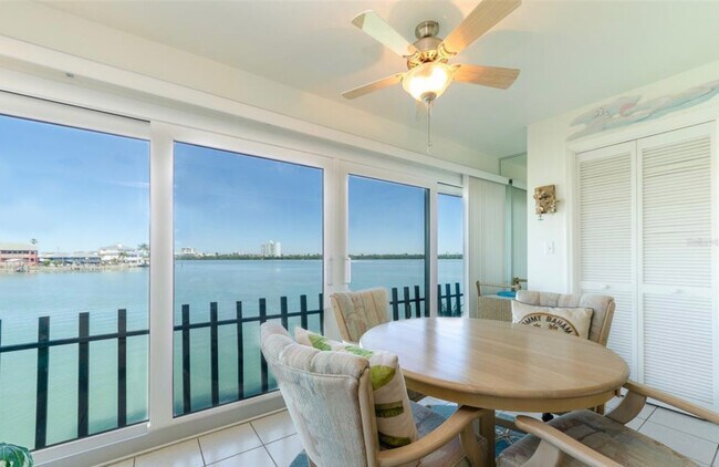 Building Photo - 868 Bayway Blvd