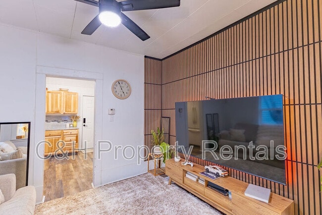 Building Photo - 631 Miles Ave