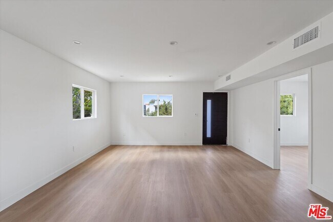 Building Photo - 3754 Veteran Ave